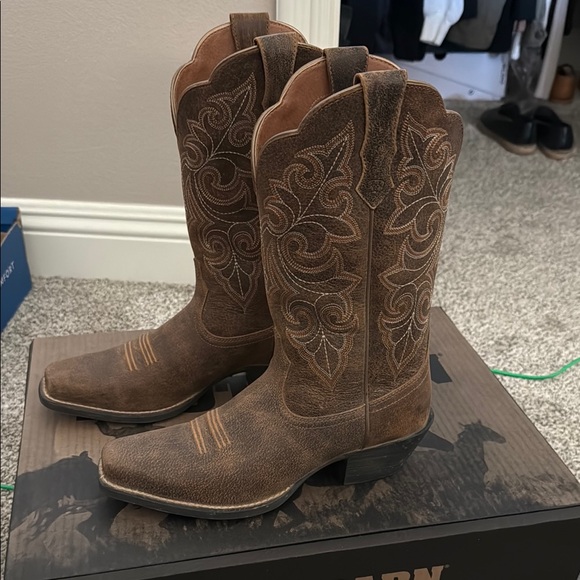 Ariat Shoes - Ariat Brown Western Boots